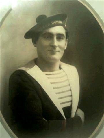 Julien servant dans la marine.Le nom Duplex est visible sur