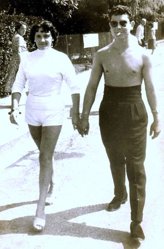 Z3 Francine et Raymond devant ll'agence Jagou