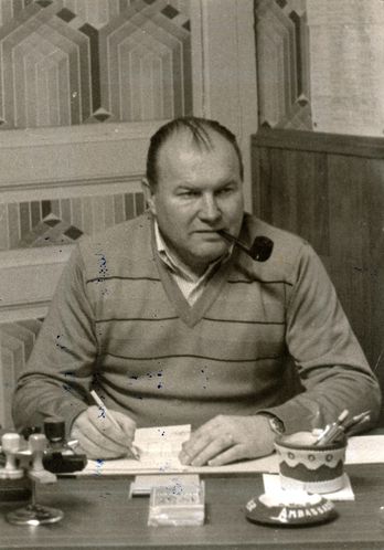 Jean-Claude dans son bureau de maire à Croutes sur Marne