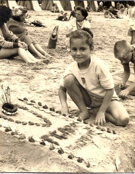 Années 50, concours de chateaux de sable du Figaro auquel