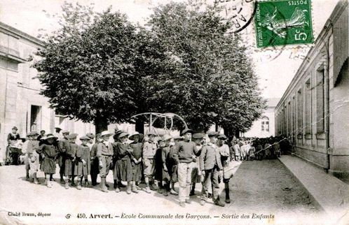 c L'école primaire fréquentée par allain