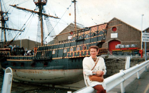 v Elisabeth Coudin qui a tenu l'épicerie et le libre servi