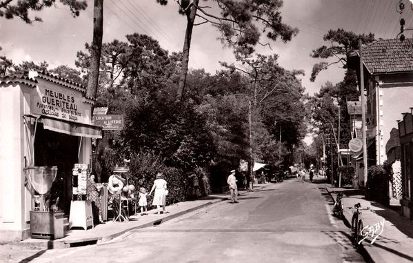 Avenue Gabrielle,Henri Blanque au centre fait respecter la