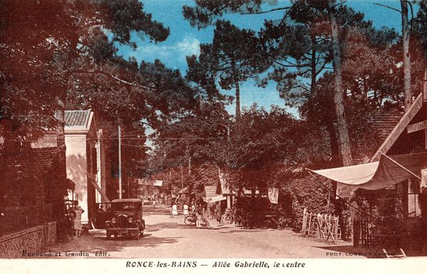 La boutique derrière l'auto.Comme on peut le lire, les deu