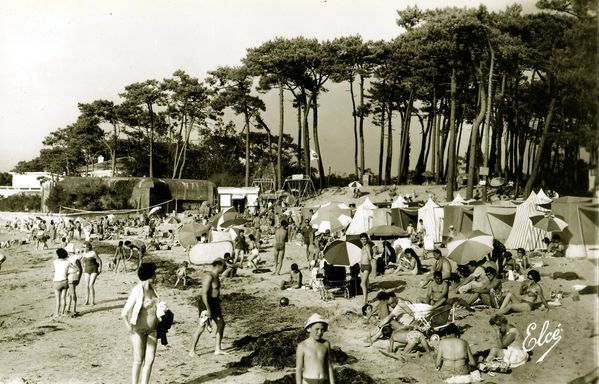 Années, 50,devant le blockhaus, le club de Bernard Bécavi
