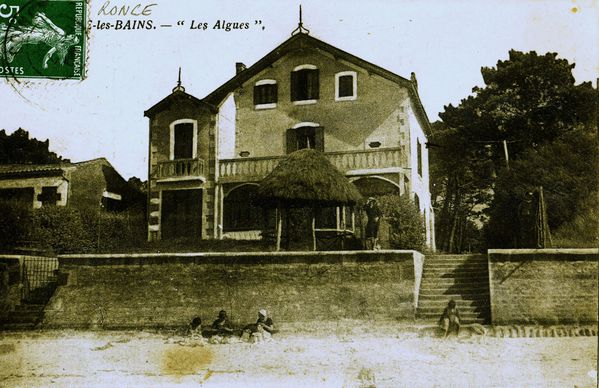 Villa Les Algues et son escalier donnant sur la plage