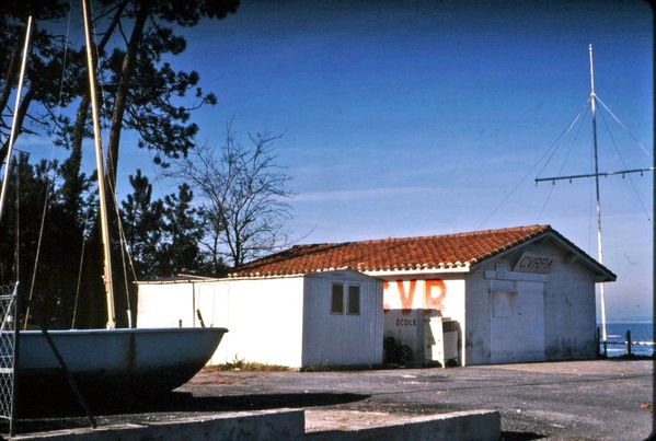 Ancien club de voile ronçois à la place de l'actuelle bas
