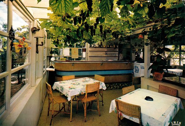 Salle du restaurant du Mus de Loup sous la tonnelle