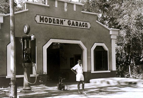 k Le garage Mallet et sa pompe à essence