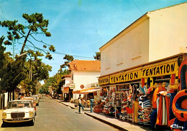 Le magasin de souvenirs et d'articles de plage Tentation, a