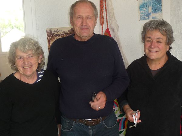 De gauche à droite,Jacqueline, Jacques et Marie-Rose chez